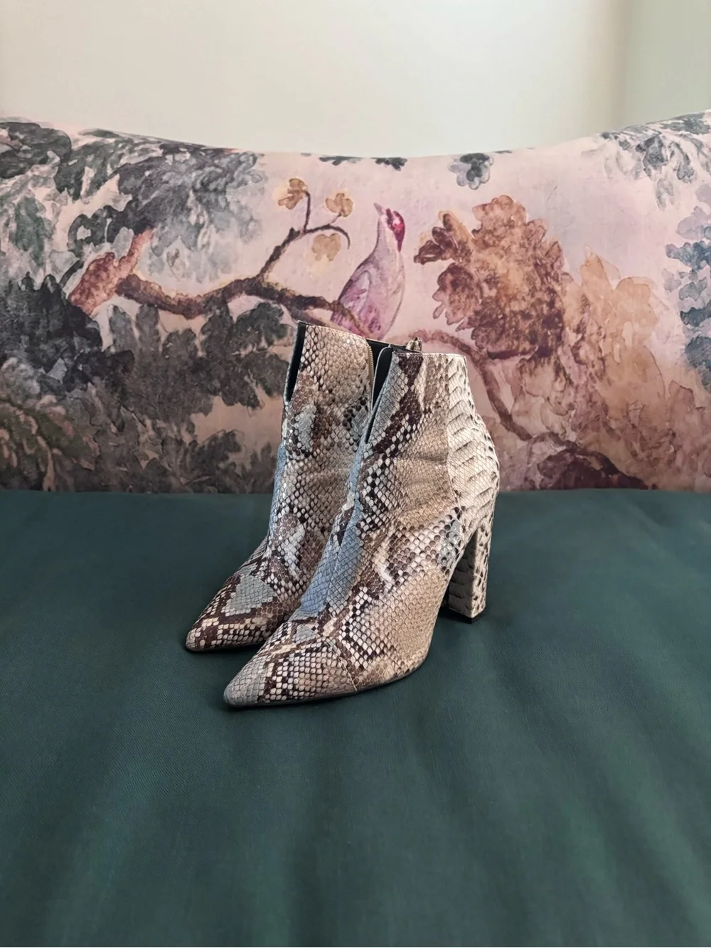 Qupid Snake-Print Pointed Ankle Boots - Beige/Brown